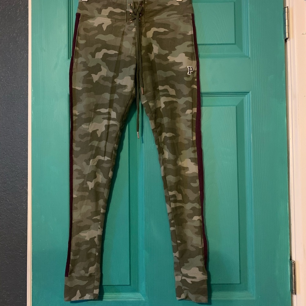 PINK camo campus leggings!